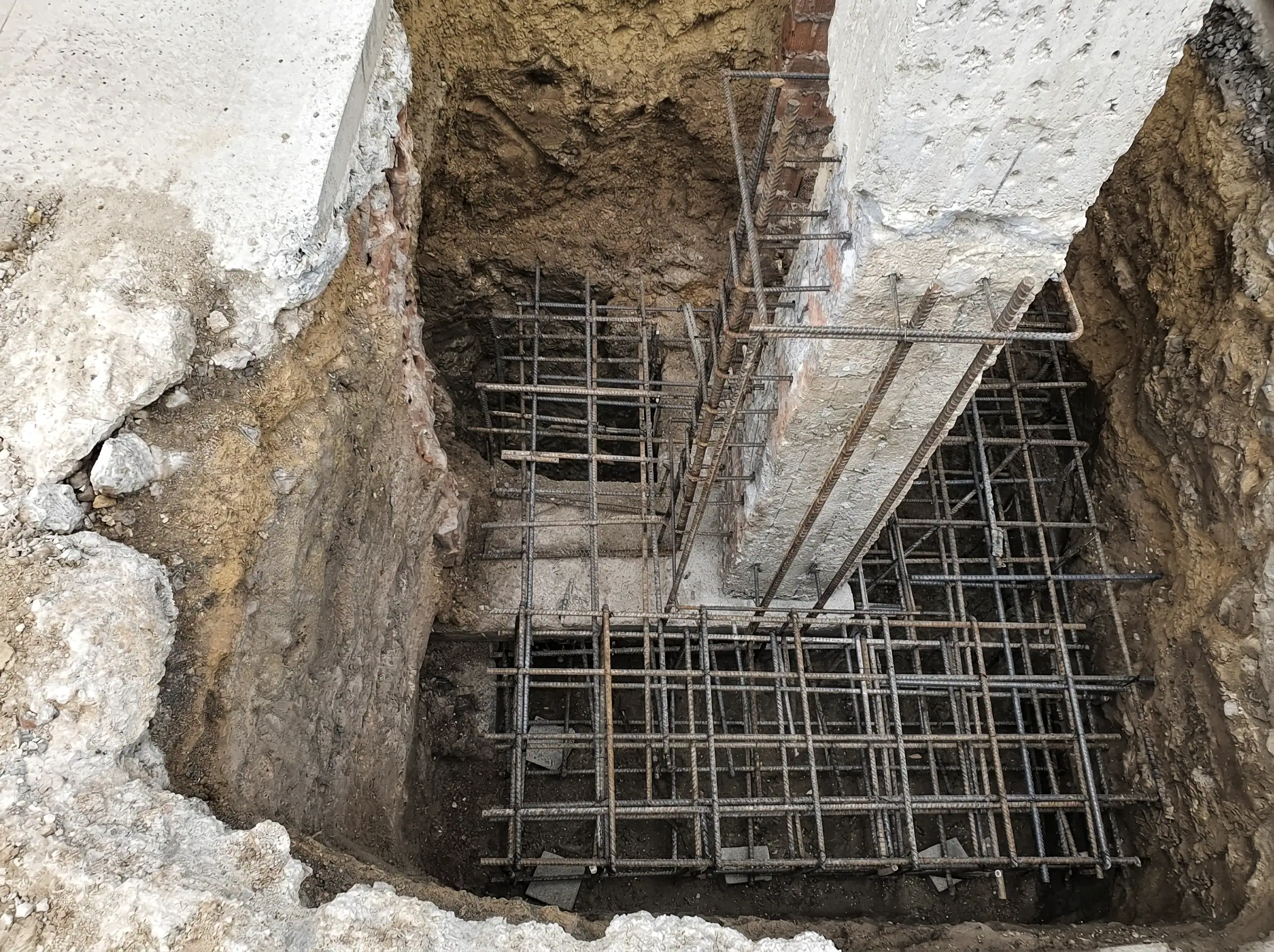 Architects and interior designers specializing in building restoration in sotogrande, marbella and costa del sol, malaga. Foundations reinforcement.